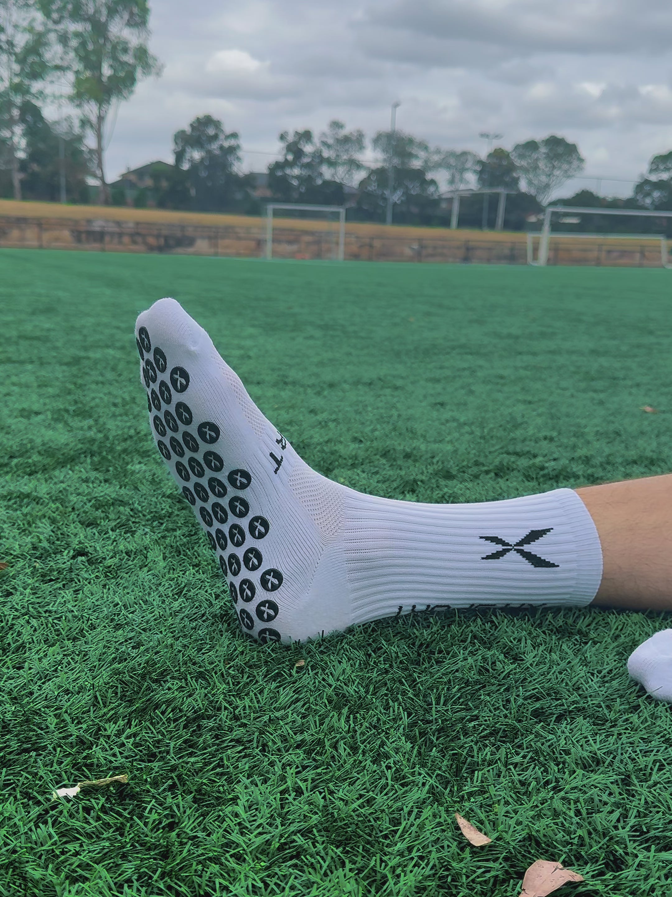 XR SPORT GRIP SOCKS - WHITE